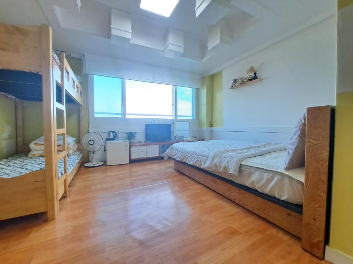 Nice View Guesthouse Seogwipo Esterno foto