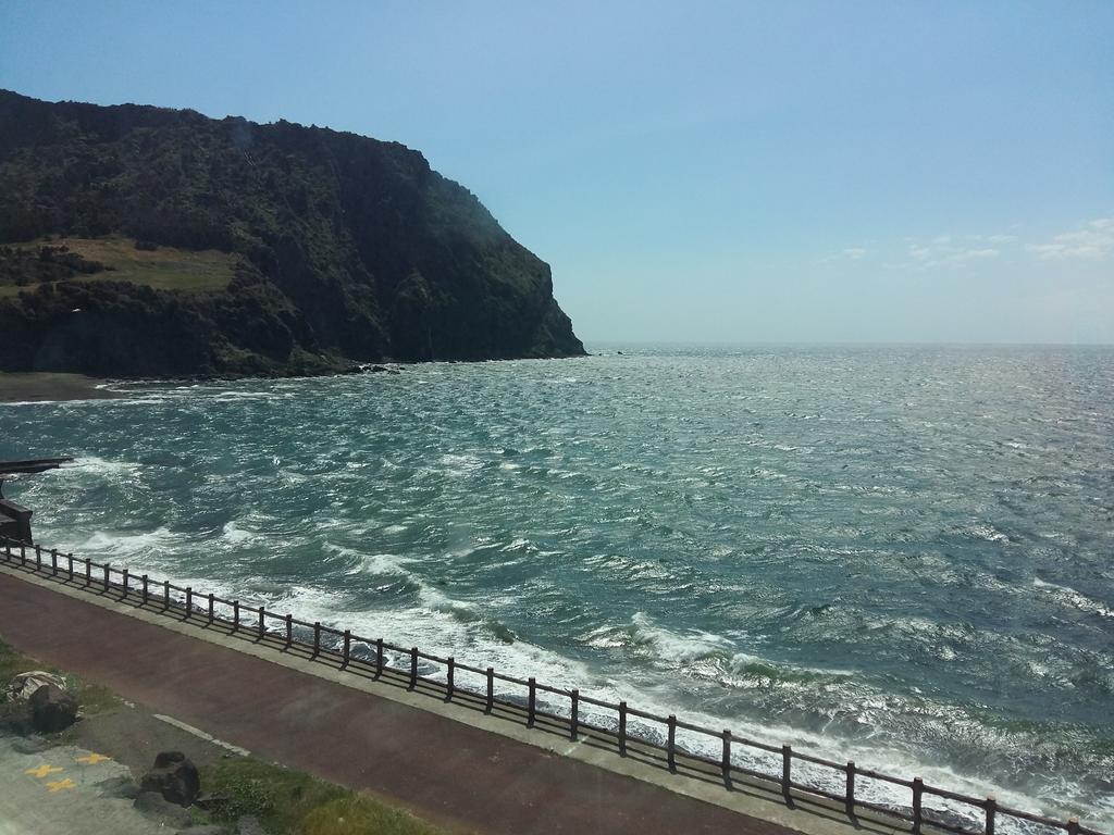 Nice View Guesthouse Seogwipo Esterno foto