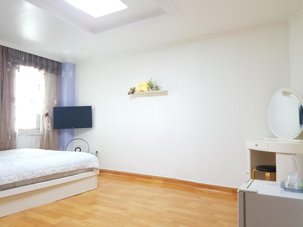 Nice View Guesthouse Seogwipo Esterno foto